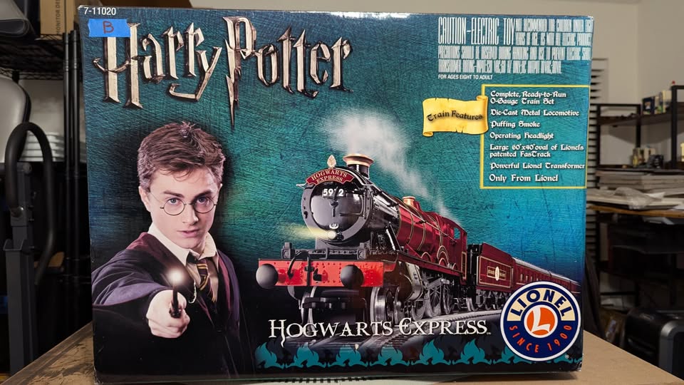 Harry Potter Hogwarts Express O-Gauge Train Set (#7-11020, 2007-B)