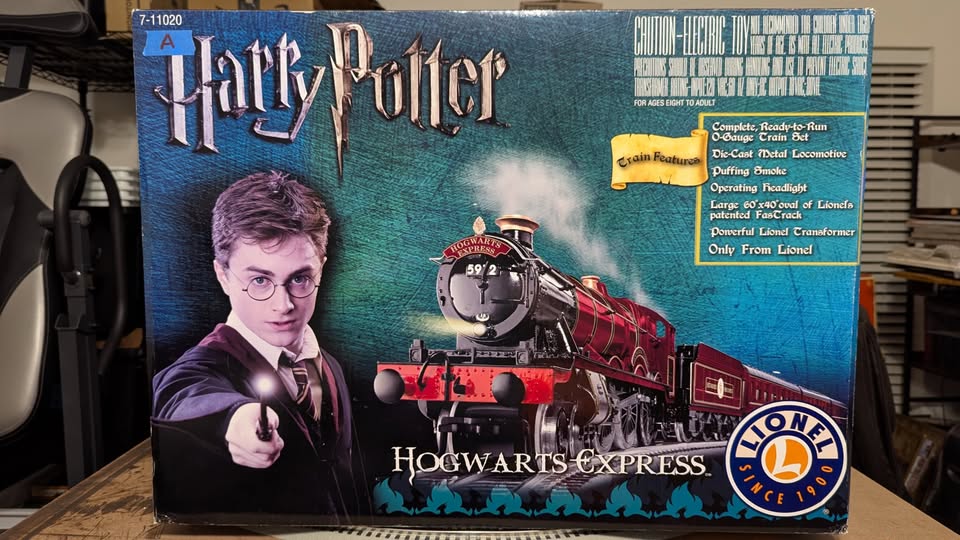 Harry Potter Hogwarts Express O-Gauge Train Set (#7-11020, 2007-A)
